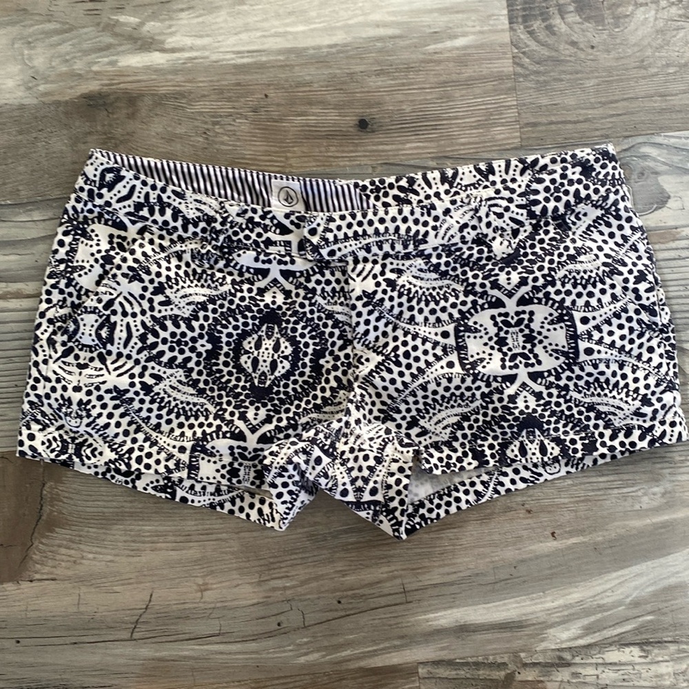 Volcom shorts